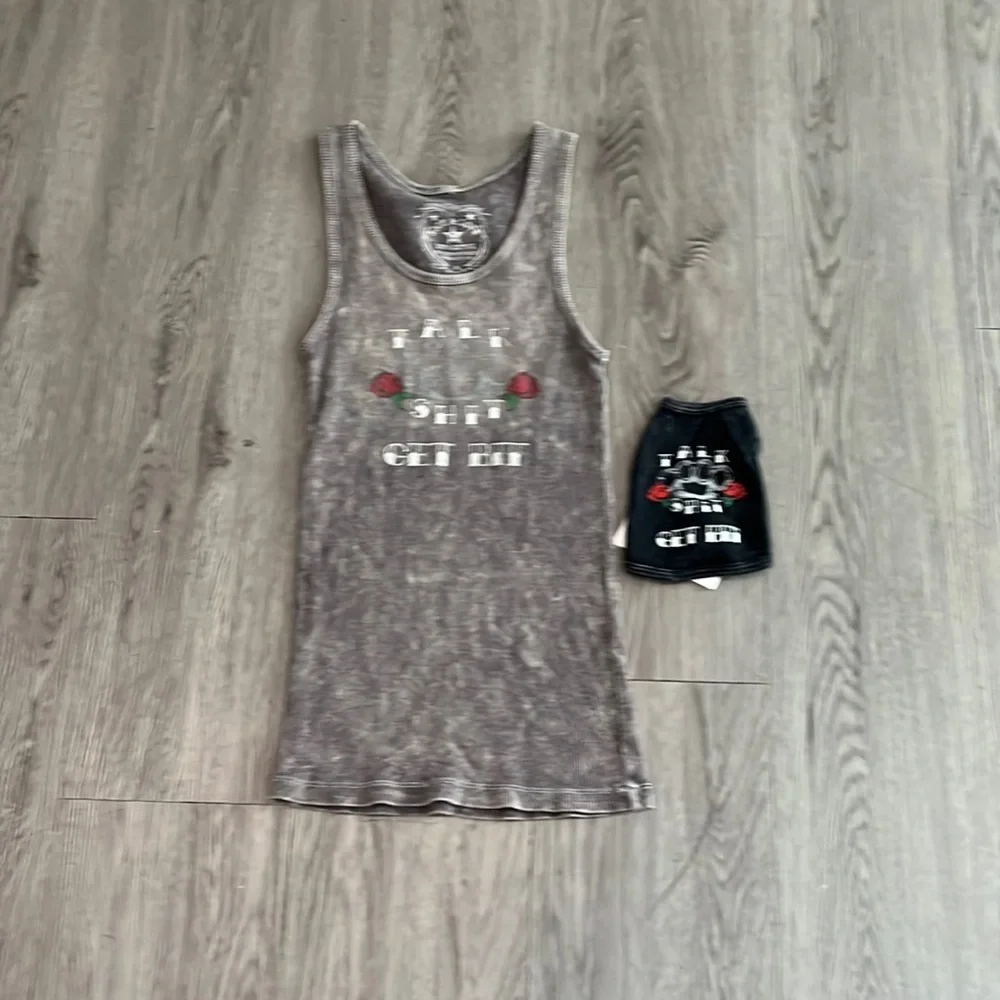 Womens XL tank fits like S! Dog tank XXS